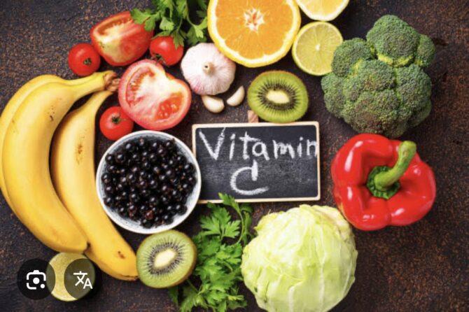 Vitamina C: por que ela é essencial para ossos e articulações (e como ajuda a prevenir desgaste e fragilidade)